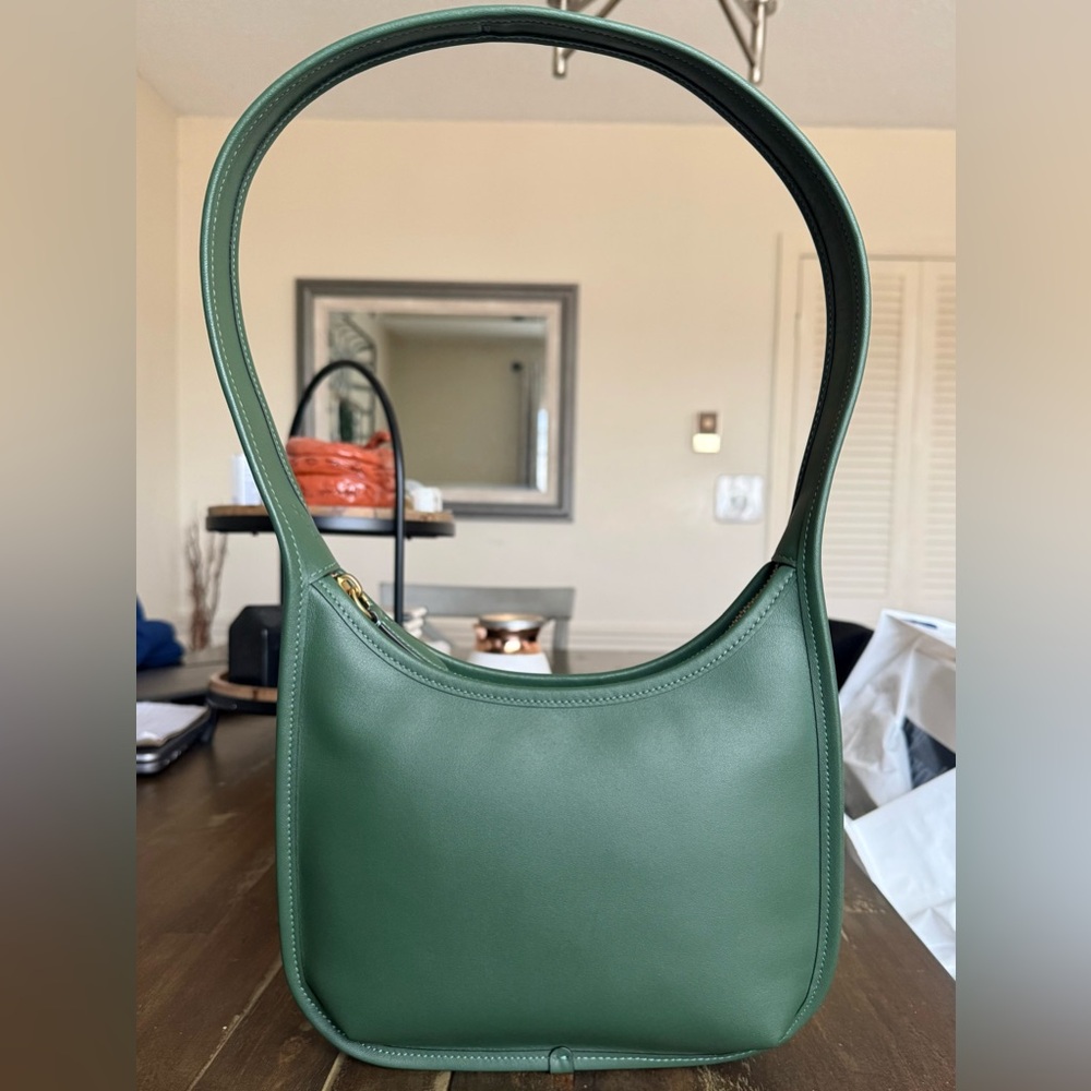 Coach Curve Zip in Hunter Green